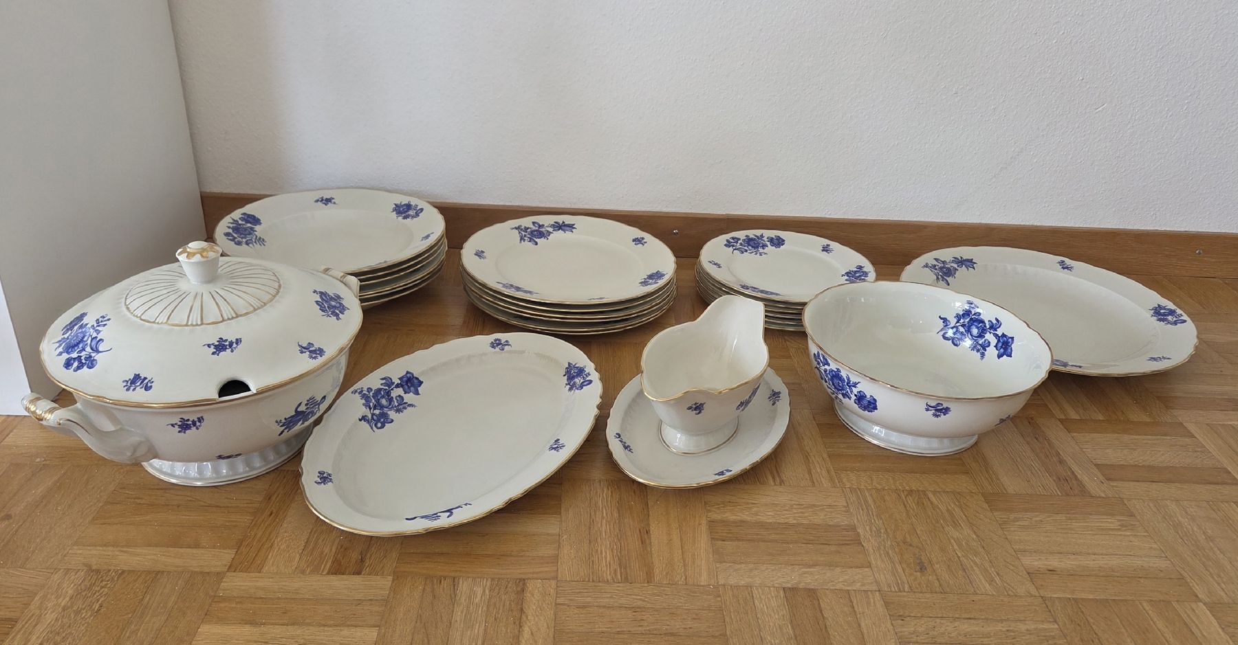 Set di piatti: Langenthal Tafelservice 23-teilig – Usato da Zug venduto da dhs87