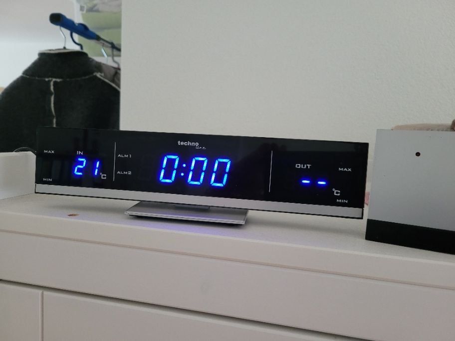 Altro per la casa: Temperaturanzeige und Digitaluhr mit Funksensor – Usato da Altdorf UR venduto da Nordwing
