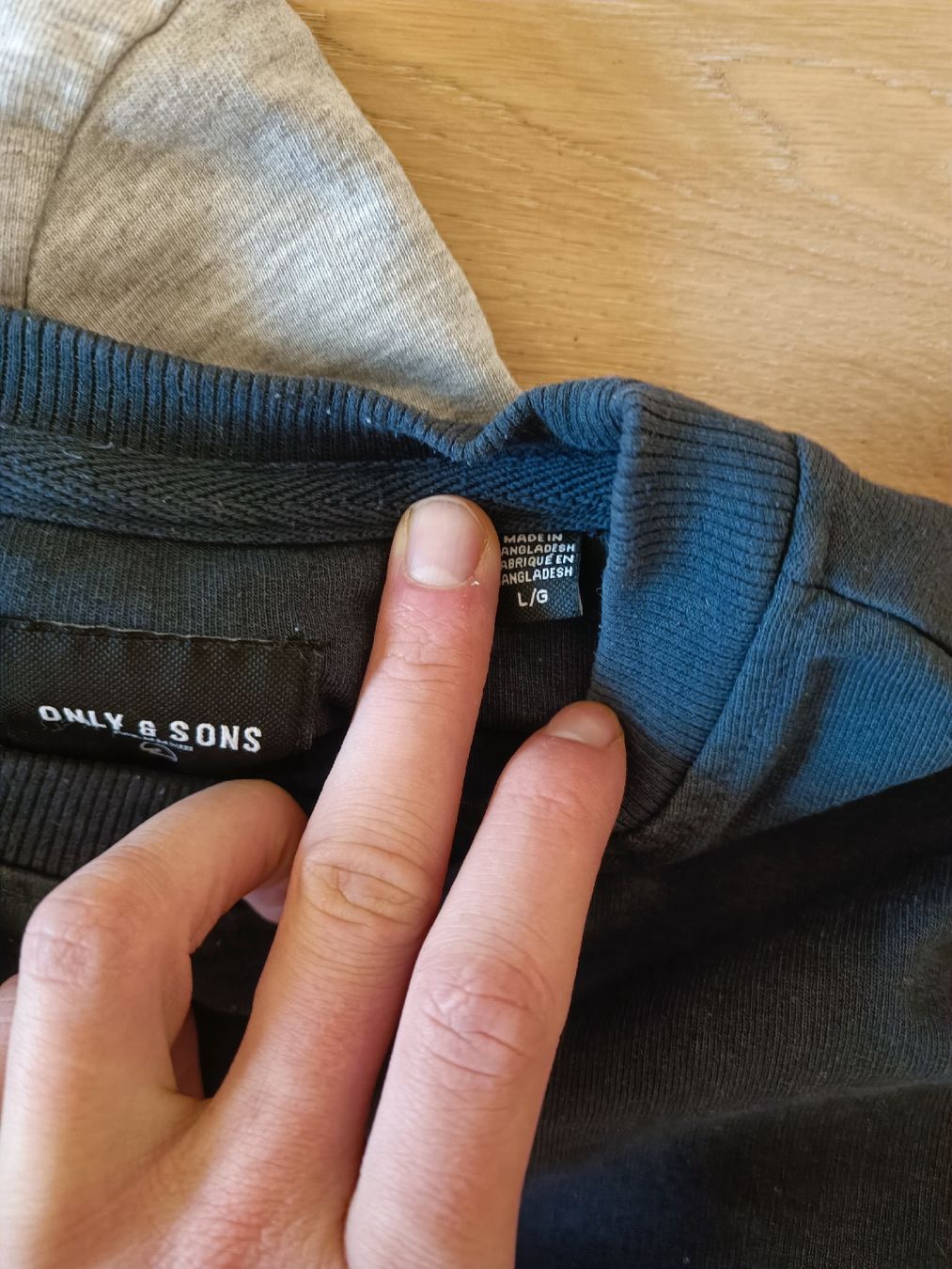 Pullover & Sweatshirts: 3 Pullover Only & Sons Grösse L in Schwarz Grau Dunkelblau – Gebraucht aus Oeschgen von timeout_helvetia 3