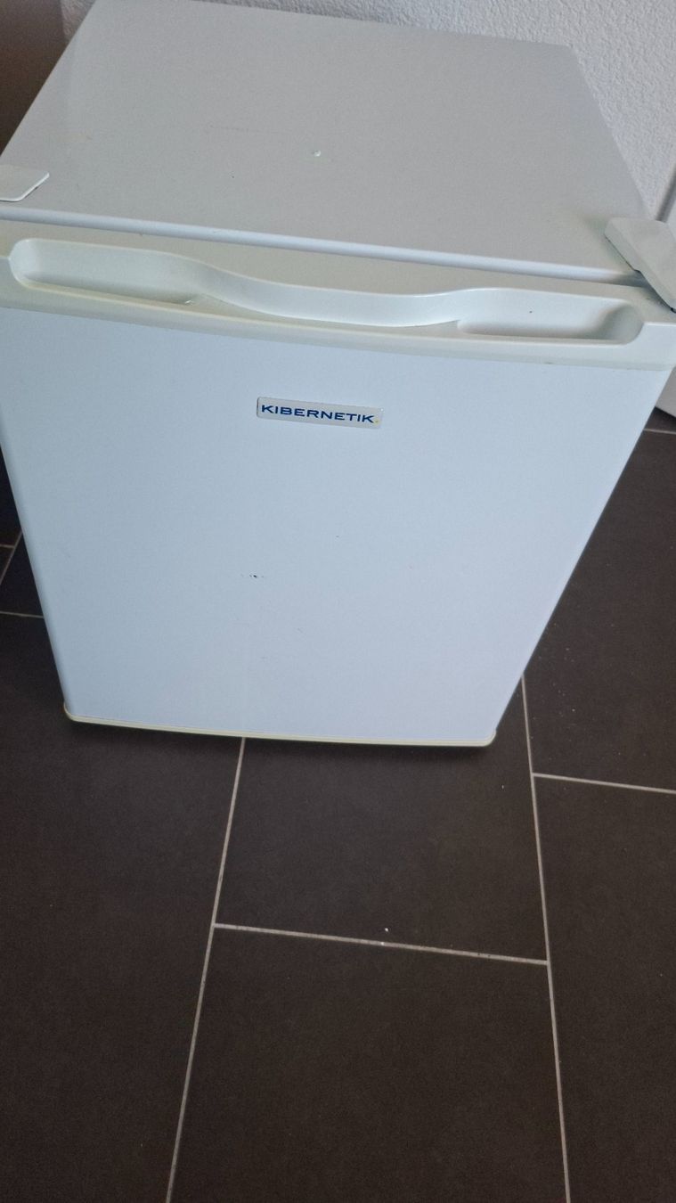 Kibernetik Kühlschrank: Mini-Kühlschrank Kibernetik – Gebraucht aus Zürich von pfe_mn7r