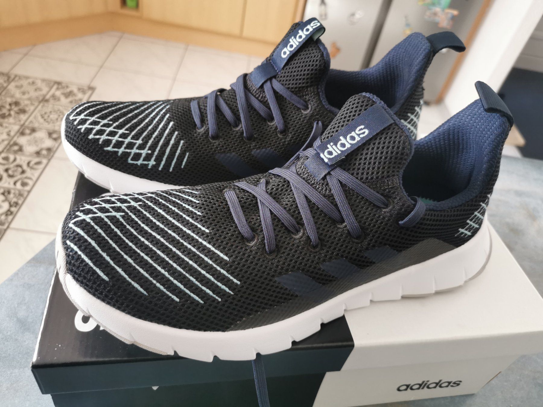 Adidas Scarpe da uomo: Baskets Adidas 44 2/3 – Nuovo e nell'imballaggio originale da Peyres-Possens venduto da vevette65