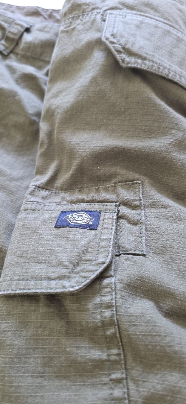 Dickies Hosen: Dickies Cargo Shorts Oliv Gr. W40 / Original – Gebraucht aus Biel/Bienne von Popoff1 2