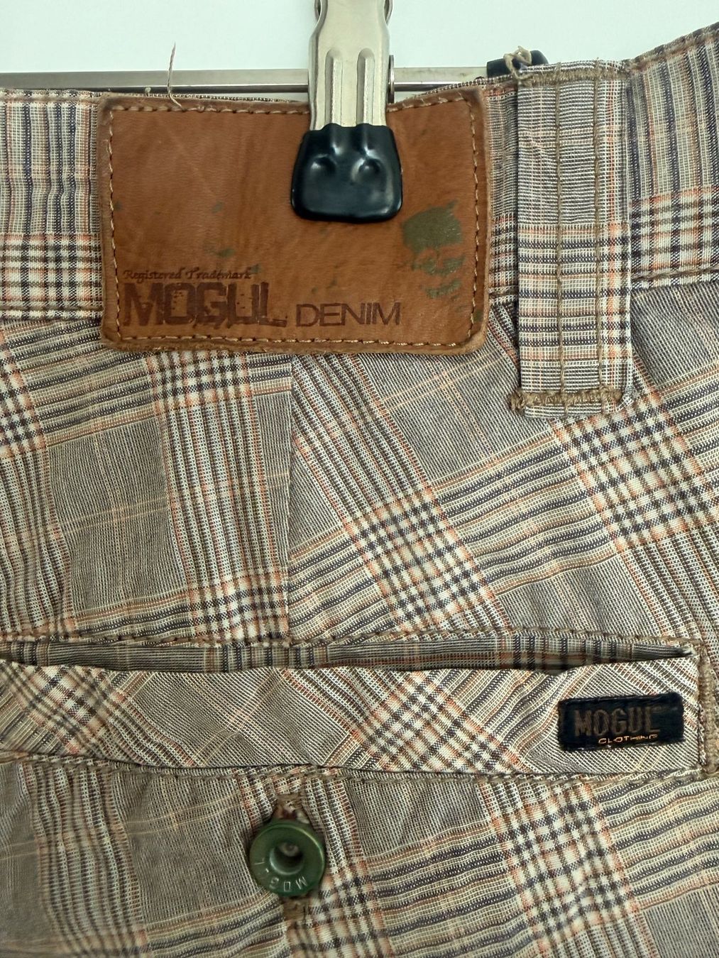 Pantaloni: SHORTS MOGUL GR. 32 – Usato da Steg im Tösstal venduto da goldlionfree 2