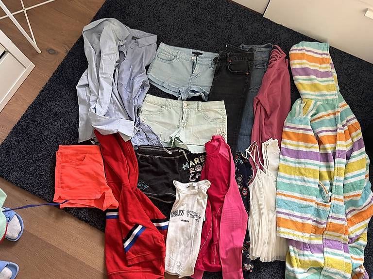 Lotti di vestiti: Kleider Paket S petite – Usato da Zürich venduto da Sashkica