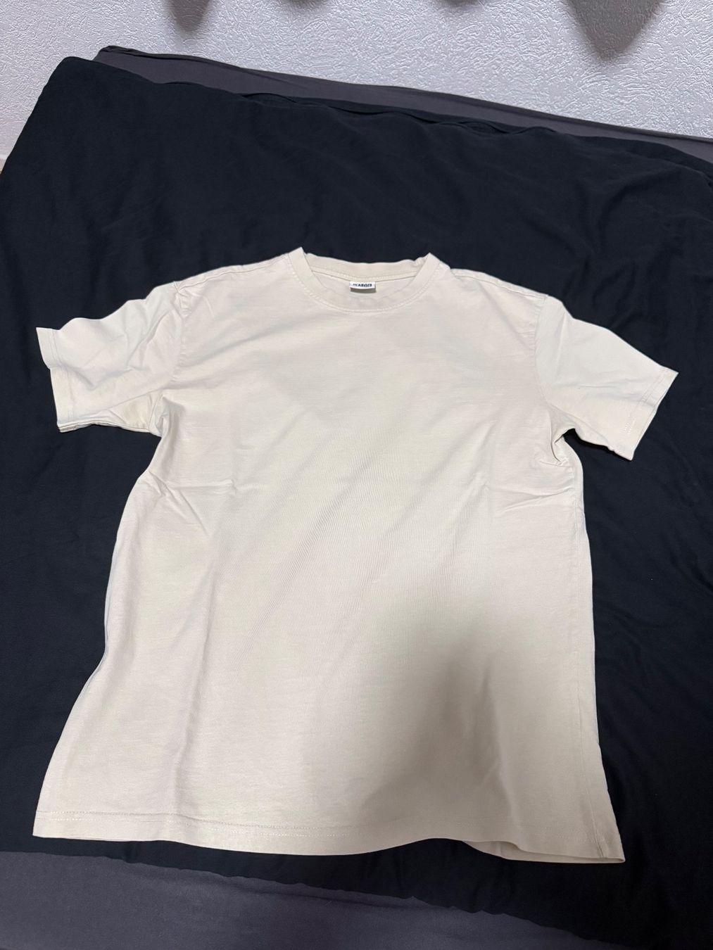 T-shirt: Urban Classics T-shirt Beige Taille M – Usato da Chézard-St-Martin venduto da keke_0675 2