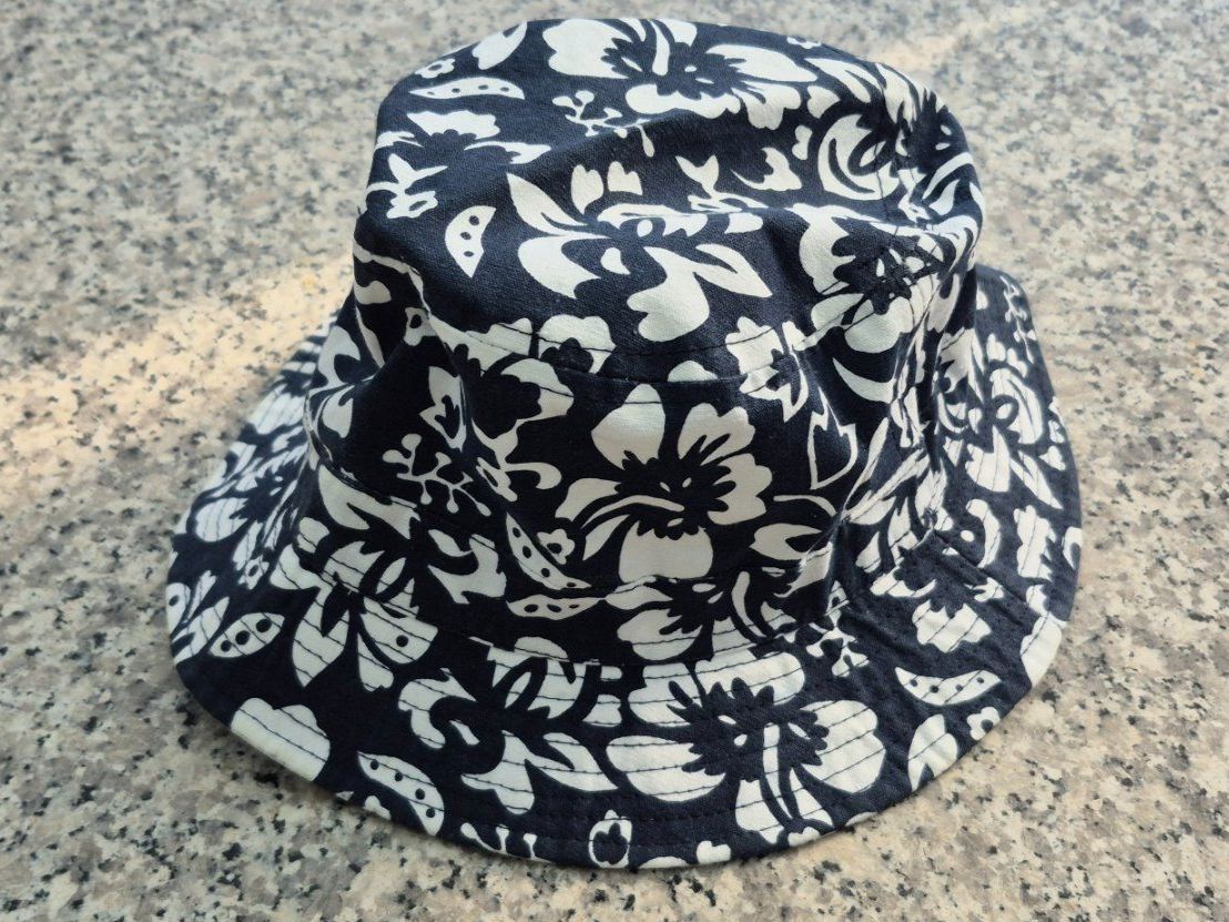 Copricapi, berretti & cappellini: Cooler Sonnenhut mit Blumenmotiv – Usato da Eggersriet venduto da Fredb