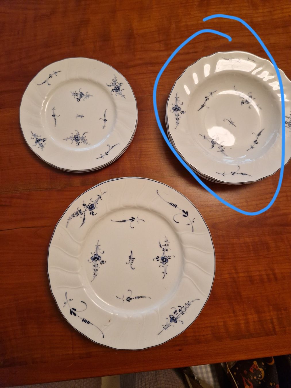 Villeroy & Boch Set di piatti: Villeroy & Boch Geschirrset – Usato da Bern venduto da Uxio