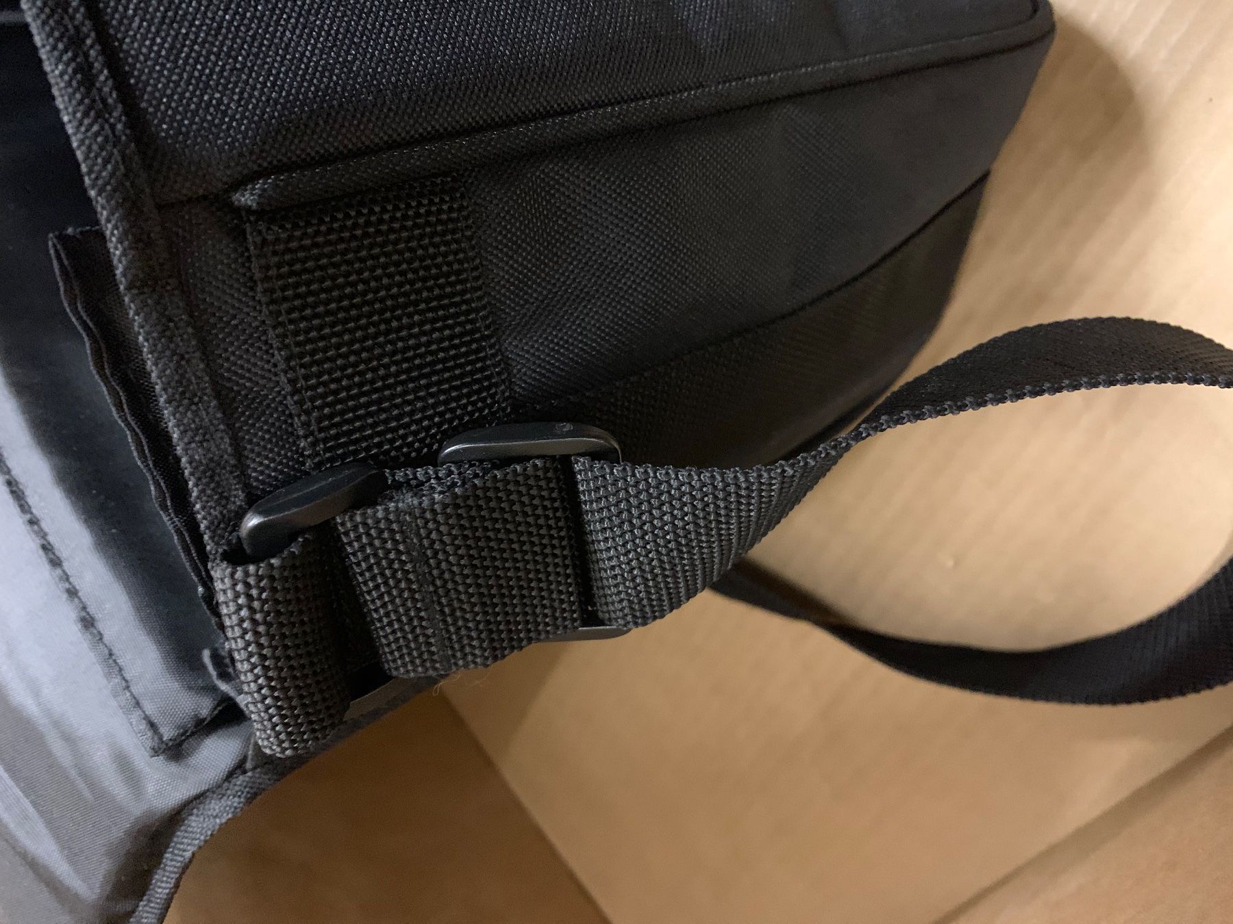 Sacs: Tasche schwarz Sharp klein – D'occasion à Eschlikon TG par ArtRec 4