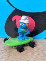 Sasette Schlumpfine auf Rollbrett