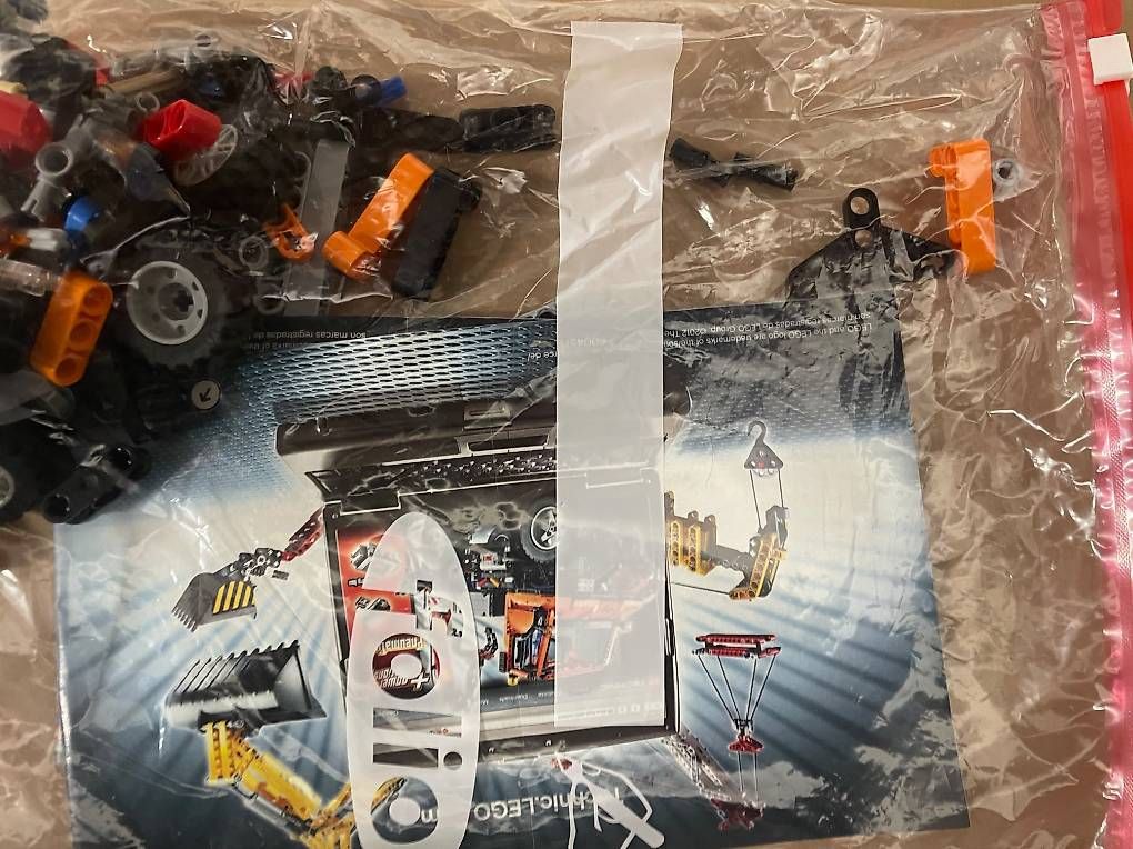 Lego Kit di costruzioni: Lego Technic Abschlepper 9390 mit beiden Originalanleitungen – Usato da Willerzell venduto da Eluchs 1