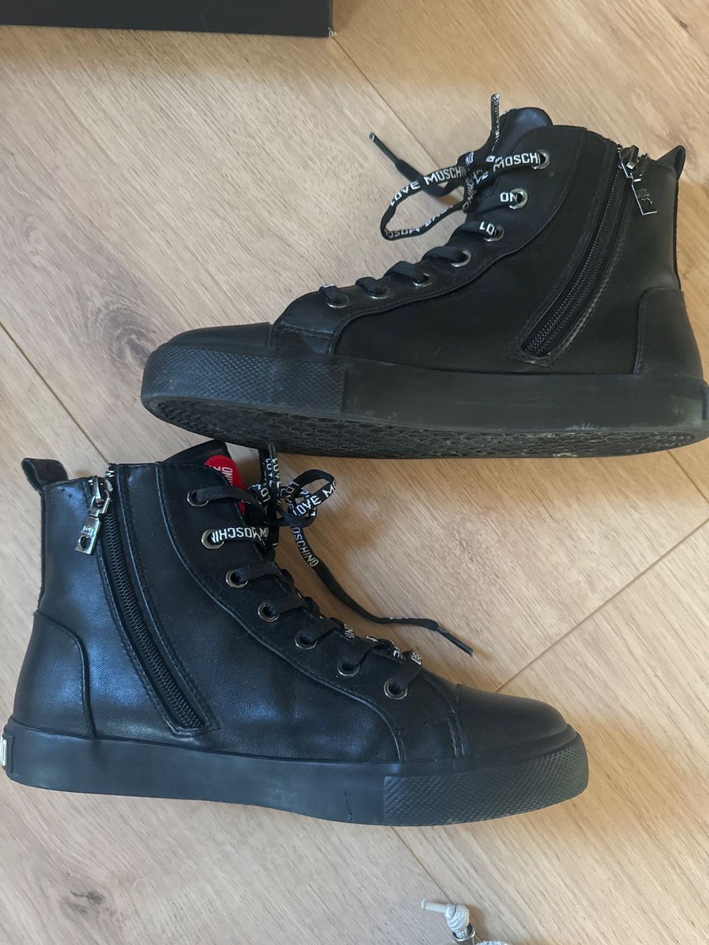 Moschino Damenschuhe: Love Moschino Sneaker High Gr. 37 – Gebraucht aus Schleitheim von ptksz 1
