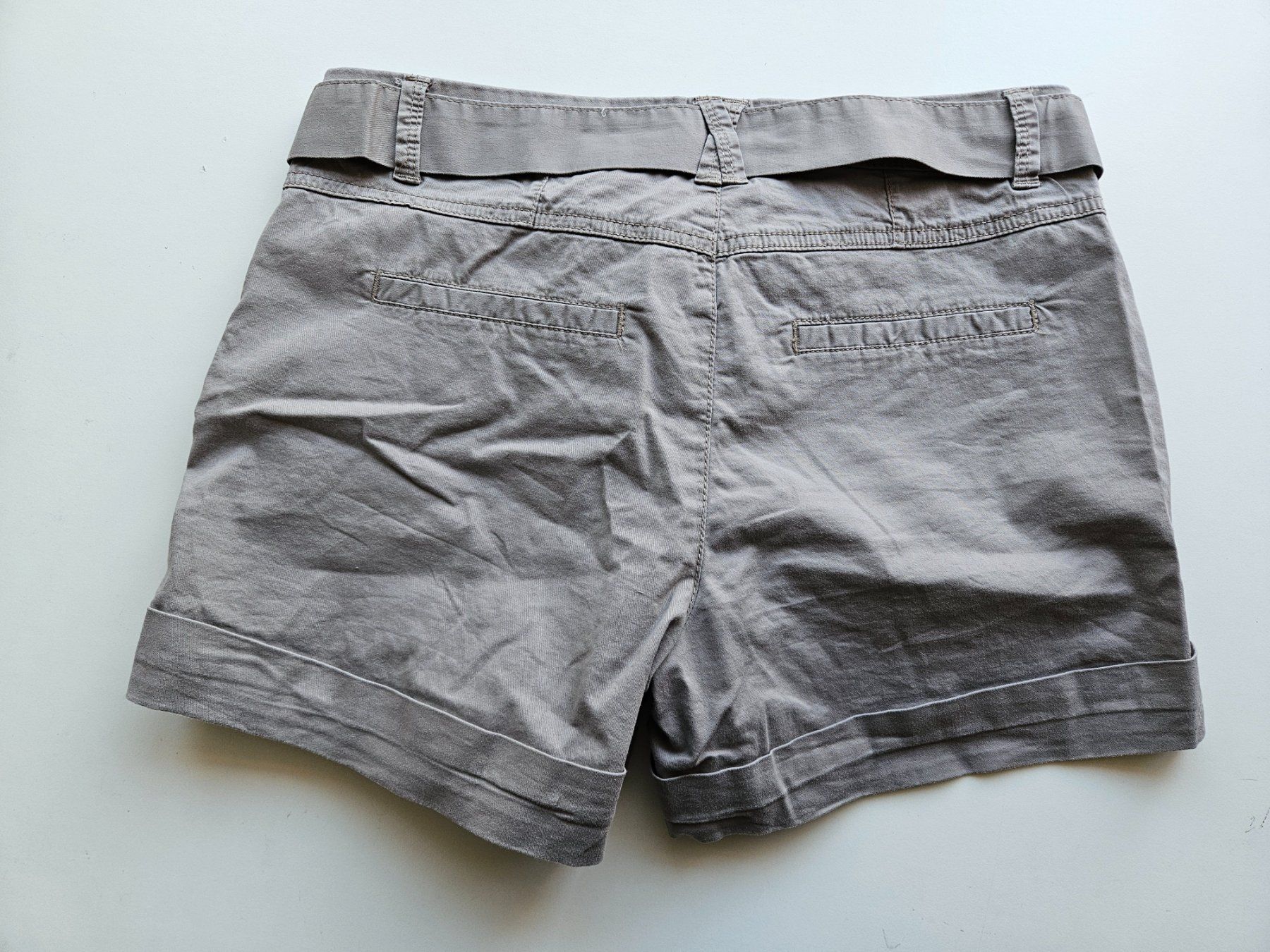 Pantaloni: Kurze Hose grau Gr.36 – Usato da Schaffhausen venduto da sabrina915 4