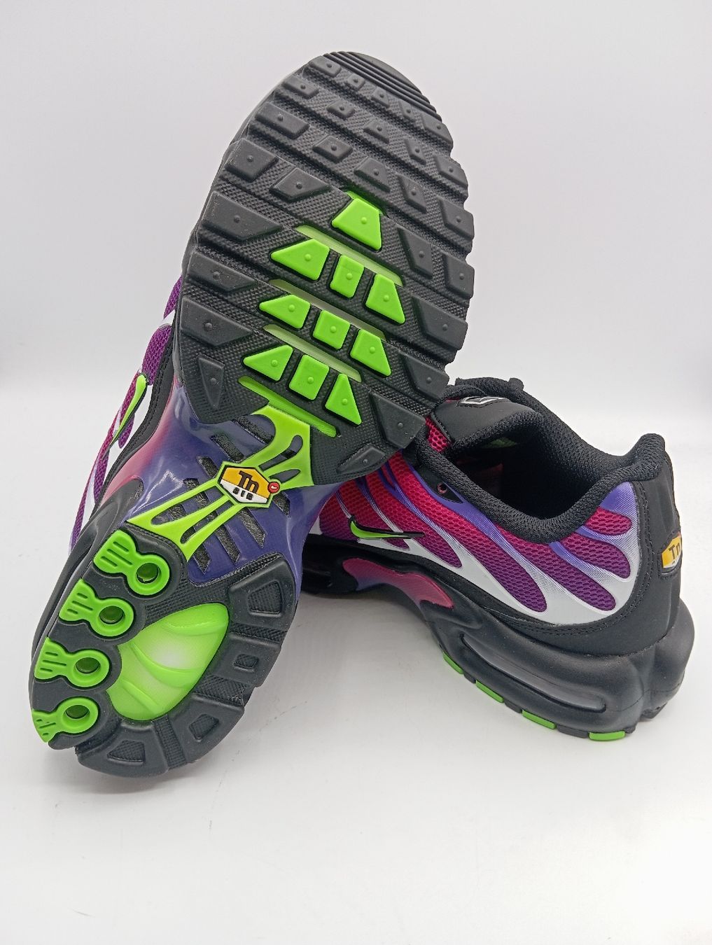 Nike Herrenschuhe: Nike Air Max Plus - Fireberry (EU39) – Neu und originalverpackt aus Schaffhausen von outlez 7