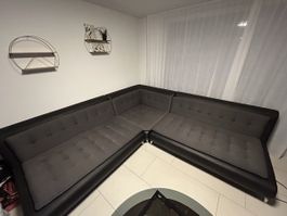 Grosses schwarzes/dunkelgraues Ecksofa