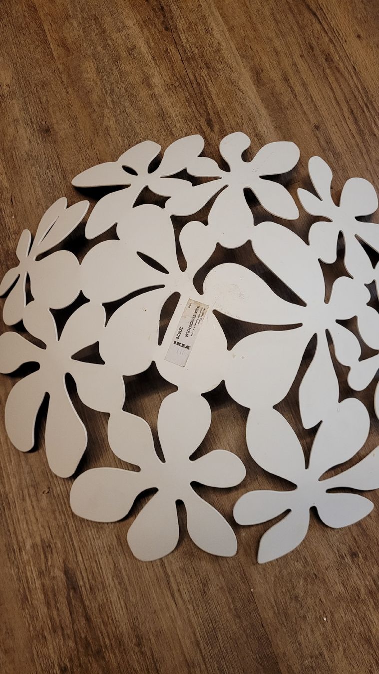 Ikea Coupes: Dekoschale von IKEA, weiss, mit Blumenmuster – D'occasion à Würenlos par nobless22 1