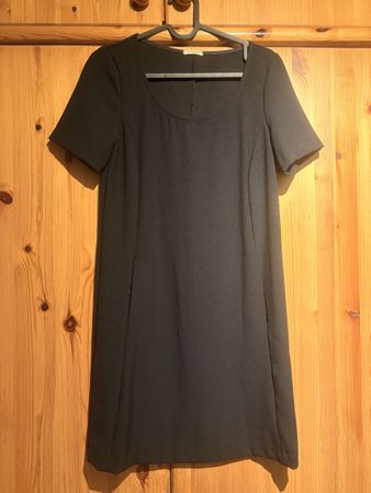 Schwarzes Kleid 