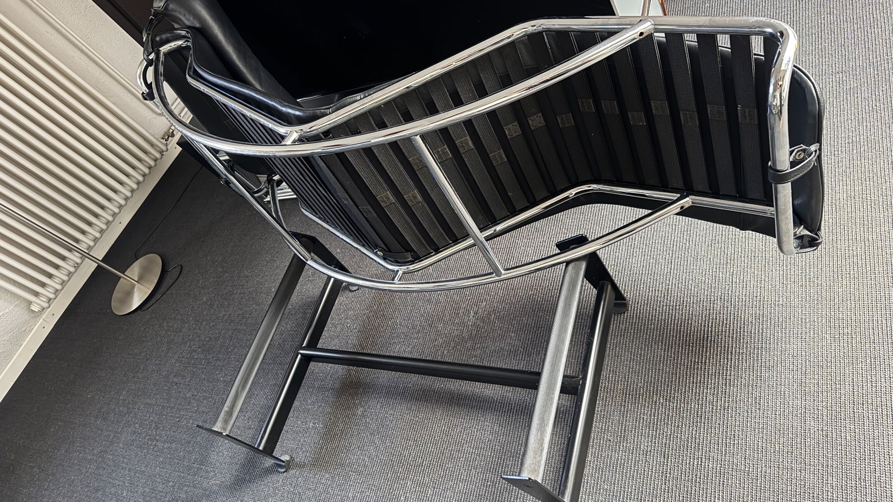 Le Corbusier Sedie a sdraio: CORBUSIER LC4 Liege " REPLIKA" Leder schwarz – Usato da Kaiserstuhl AG venduto da oliflo 8