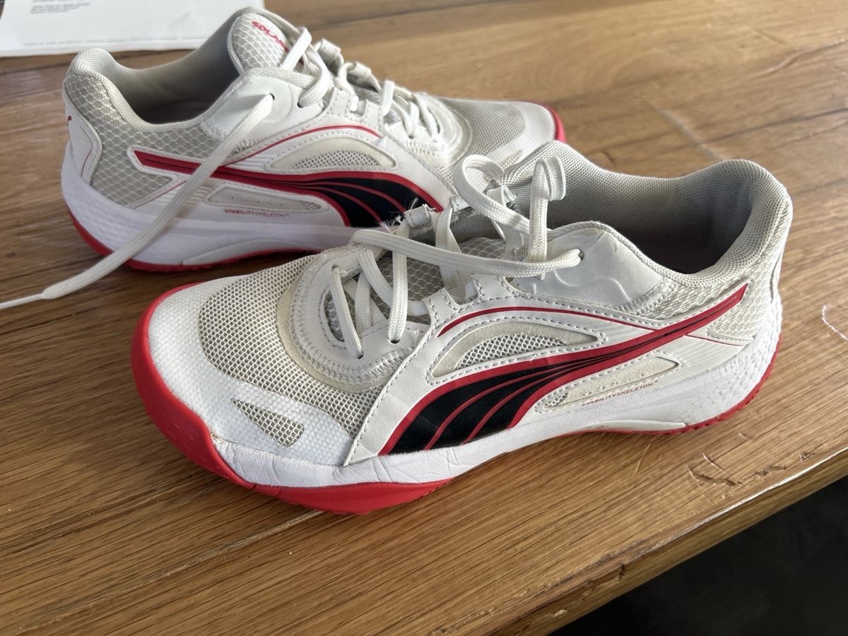 Puma Schuhe für Jungen: Hallenschuhe Puma Grösse 37.5 – Gebraucht aus Fischbach- Göslikon von Rommel 1