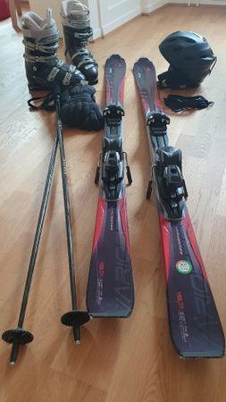 Komplette Skiausrüstung