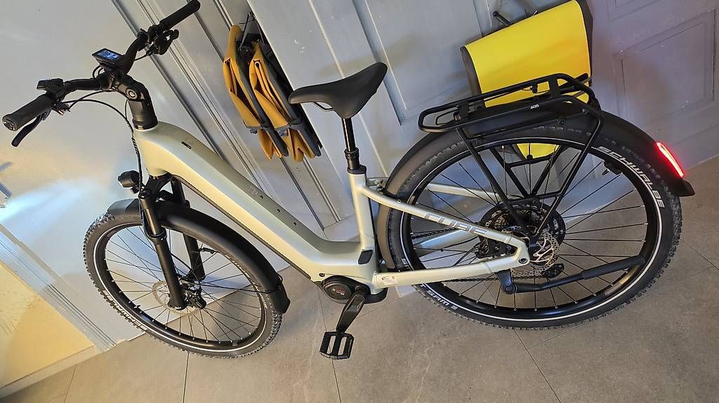 Velos: E-Bike Cube Neuwertig  – Gebraucht aus Bronschhofen von Timi.g