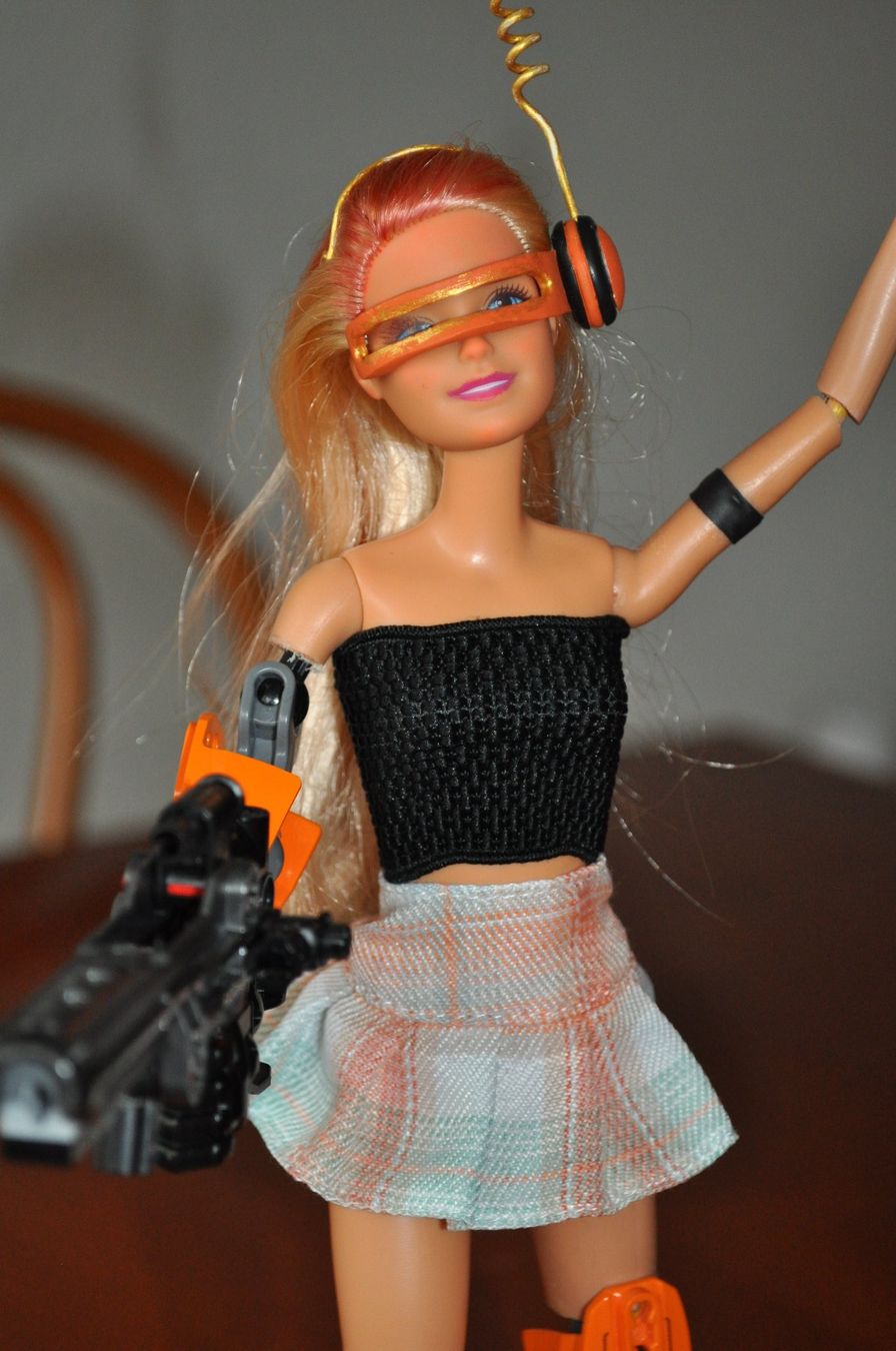 Figuren: Cyberpunk Barbie 12 years+ OOAK with box and stand – Gebraucht aus Onex von johnca 1