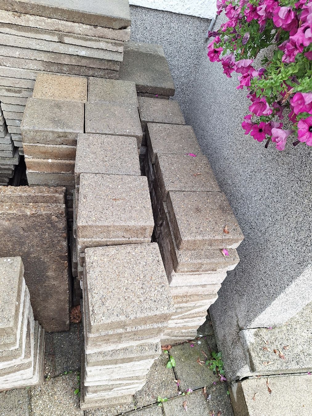 Rivestimenti per pavimenti: Verschiedene Verbundsteine abzugeben – Usato da Wangenried venduto da Nici_09 2