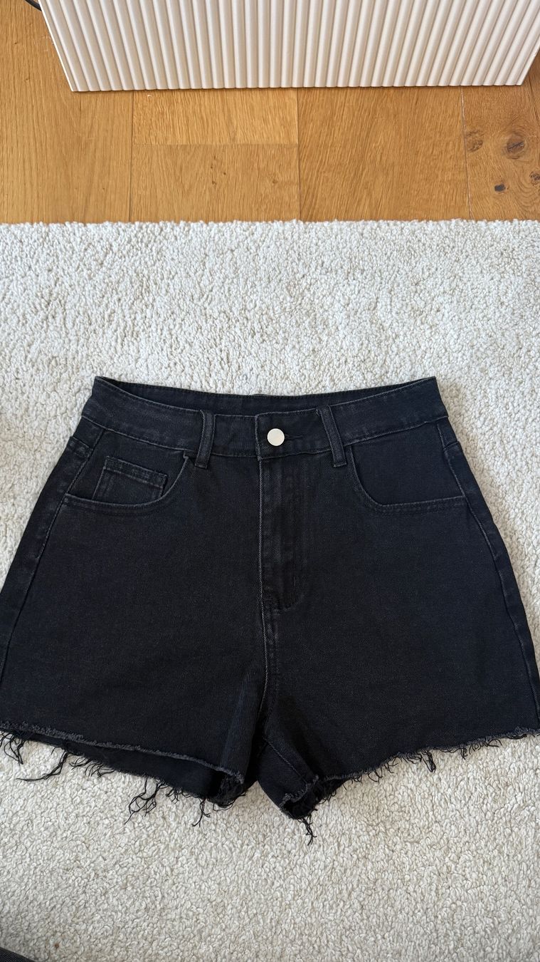 Pantaloni: Shorts neu – Nuovo (secondo la descrizione) da Wil SG venduto da jul_kt7d