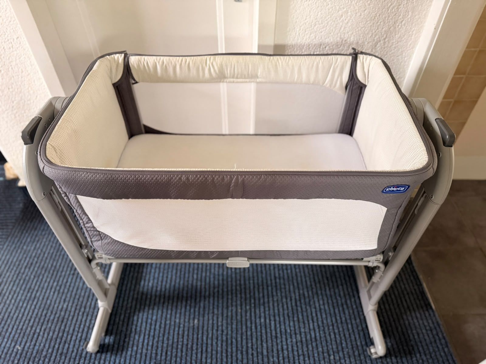 Chicco Wiegen & Stubenwagen: Chicco Beistellbett grau "Next2Me" – Gebraucht aus Hindelbank von nad_5tyx 1