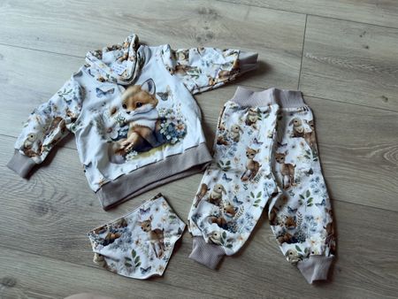 Handgefertigter Kinder Pullover, Hose und Halstuch, 68/74