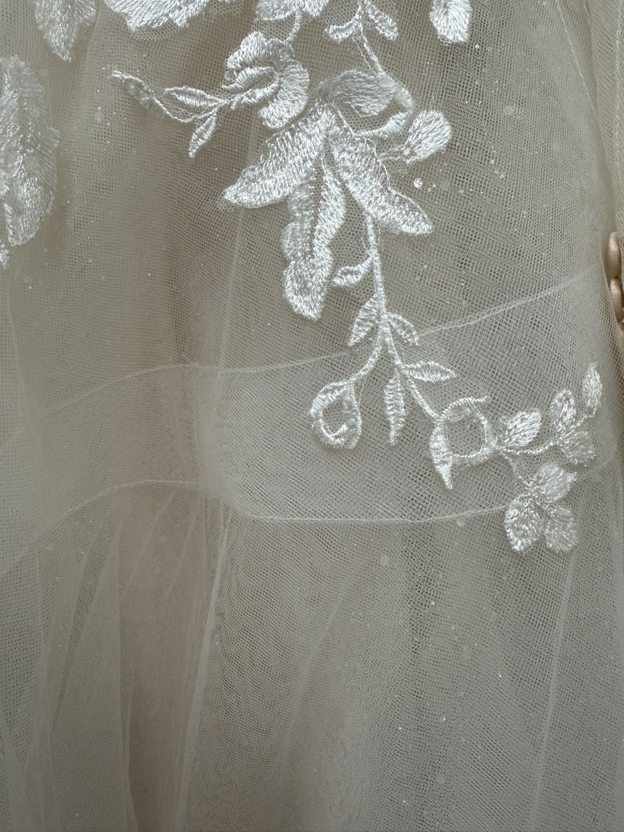 Vestiti: Abito sposa manica lunga in pizzo con scollo a V – Usato da Bellinzona venduto da mon_2wjn 6