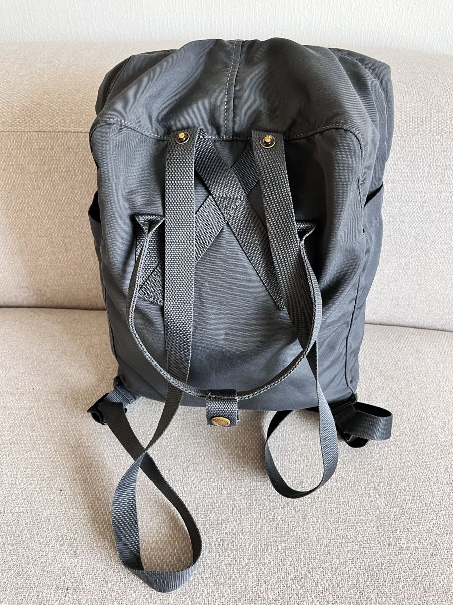 Fjällräven Zaini: Fjällräven Re-Kånken Backpack Grey  – Usato da Lausanne venduto da Danash 2