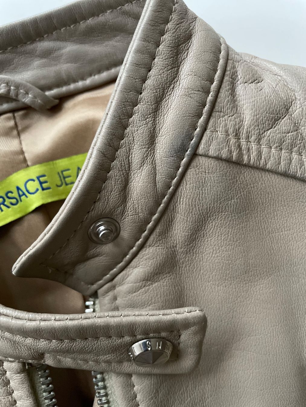 Versace Jacken: Lederjacke von Versage Jeans beige Größe 34 – Gebraucht aus Zürich von Minixxs 2