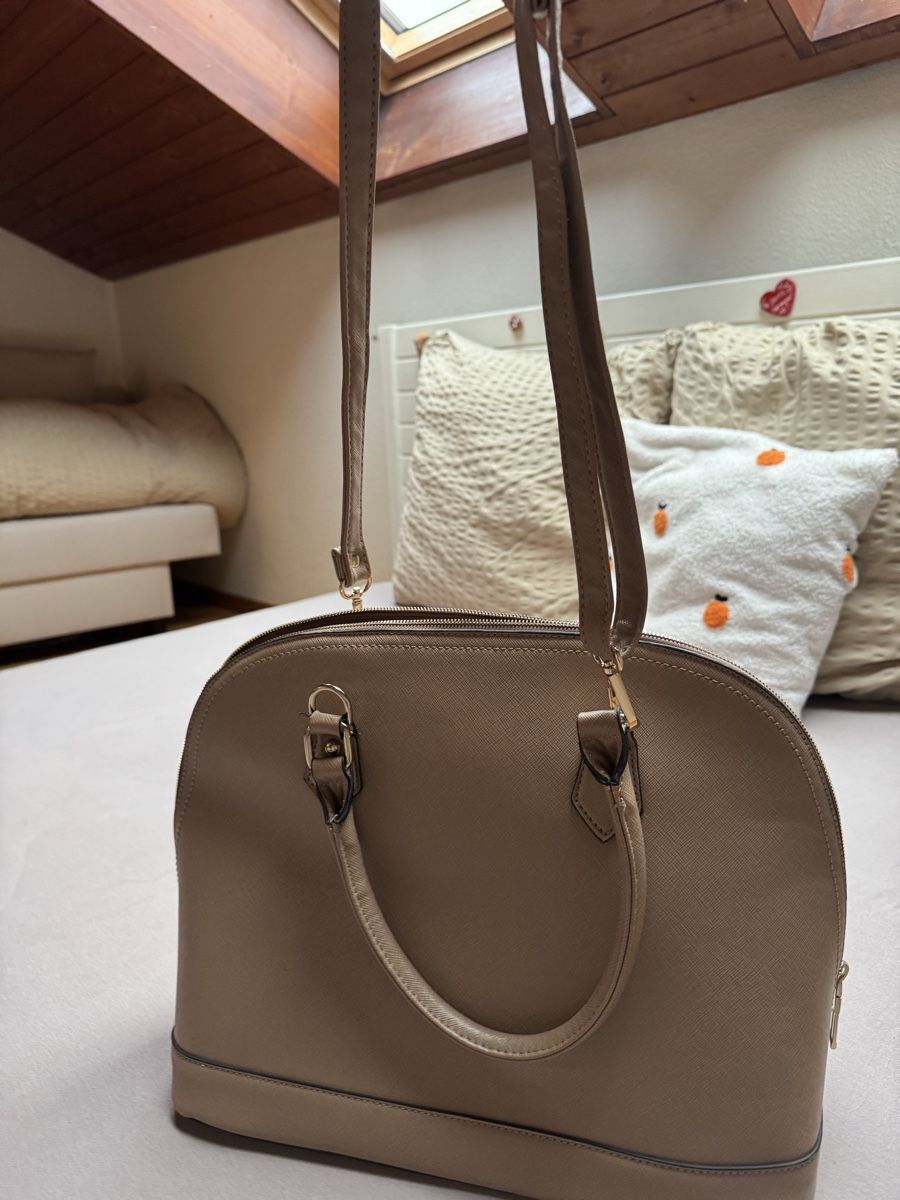Borse da donna: Sac à main élégant et spacieux – Usato da Auvernier venduto da big_7srg 2