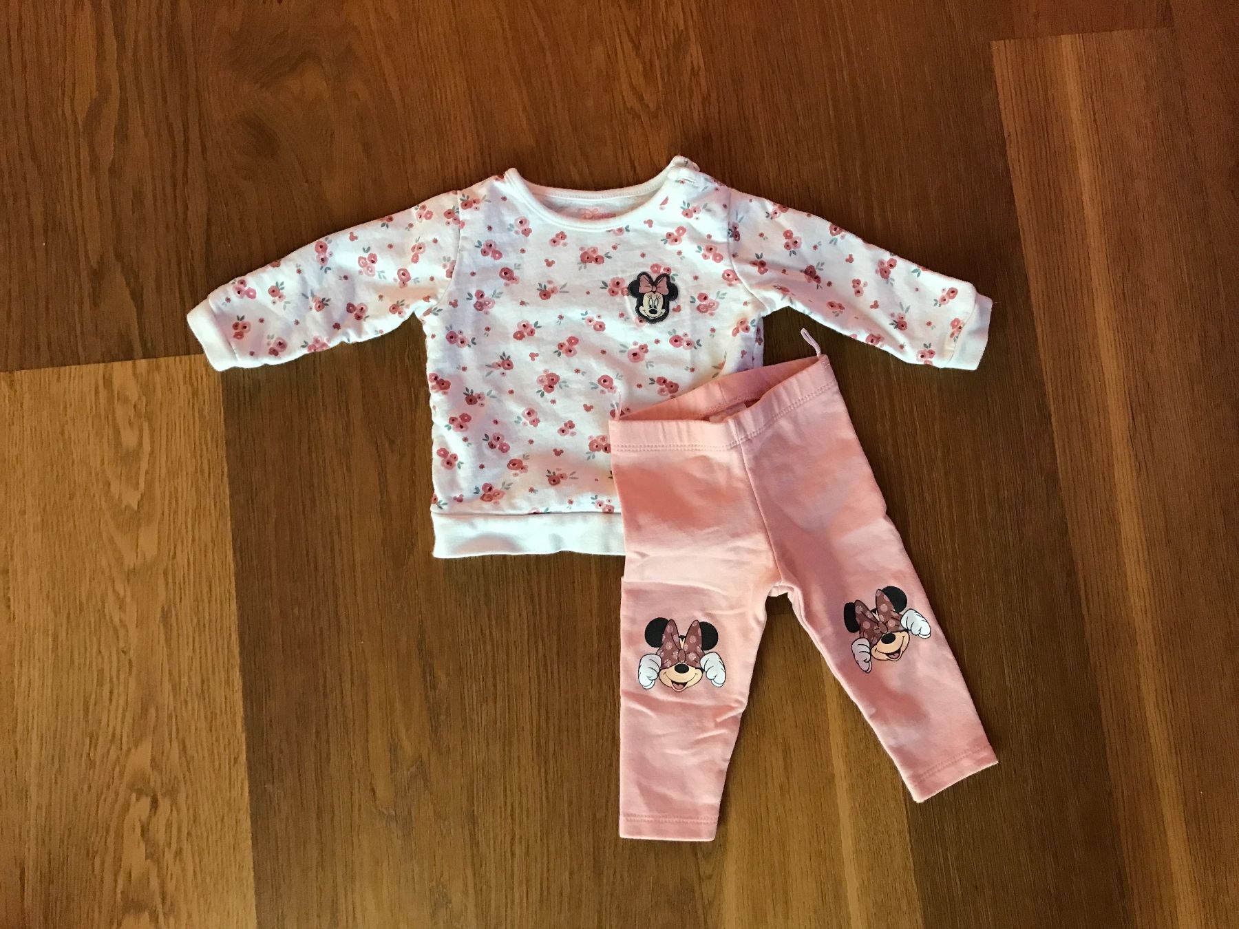 C&A Maglioni & Felpe: Mädchen Pullover Disney Minnie Maus Grösse 68 – Usato da Wollerau venduto da Oriole83