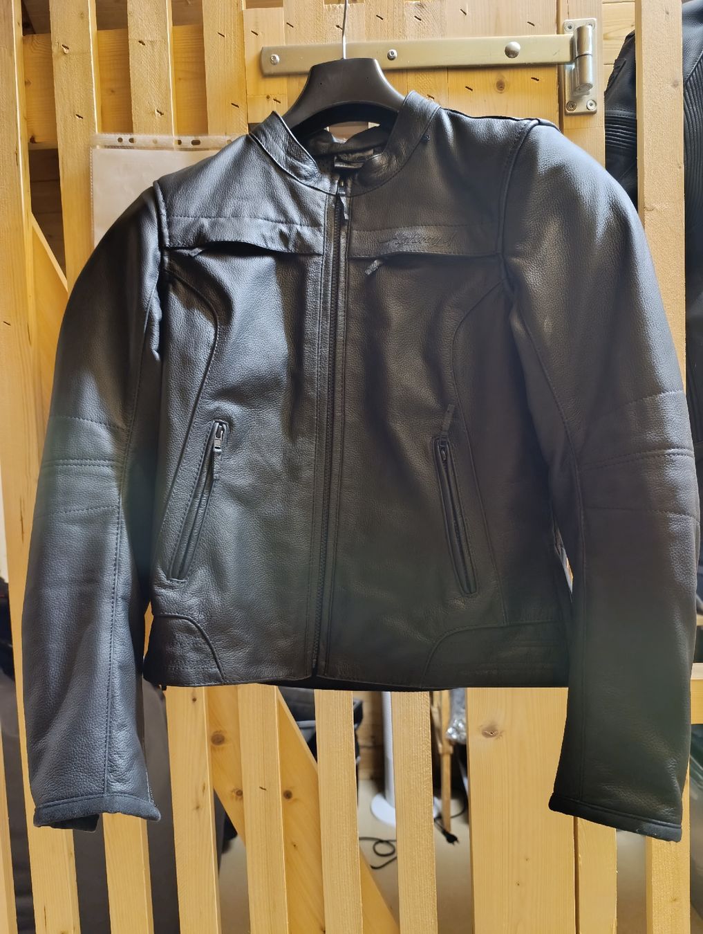 Giacche: Neue Leder Damen Motorrad Jacke – Nuovo e nell'imballaggio originale da Stäfa venduto da Phenomenom 2