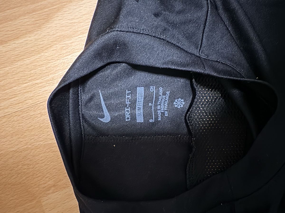 Nike T-shirt: Nike T-Shirt – Nuovo (secondo la descrizione) da Herzogenbuchsee venduto da Gd.5 3