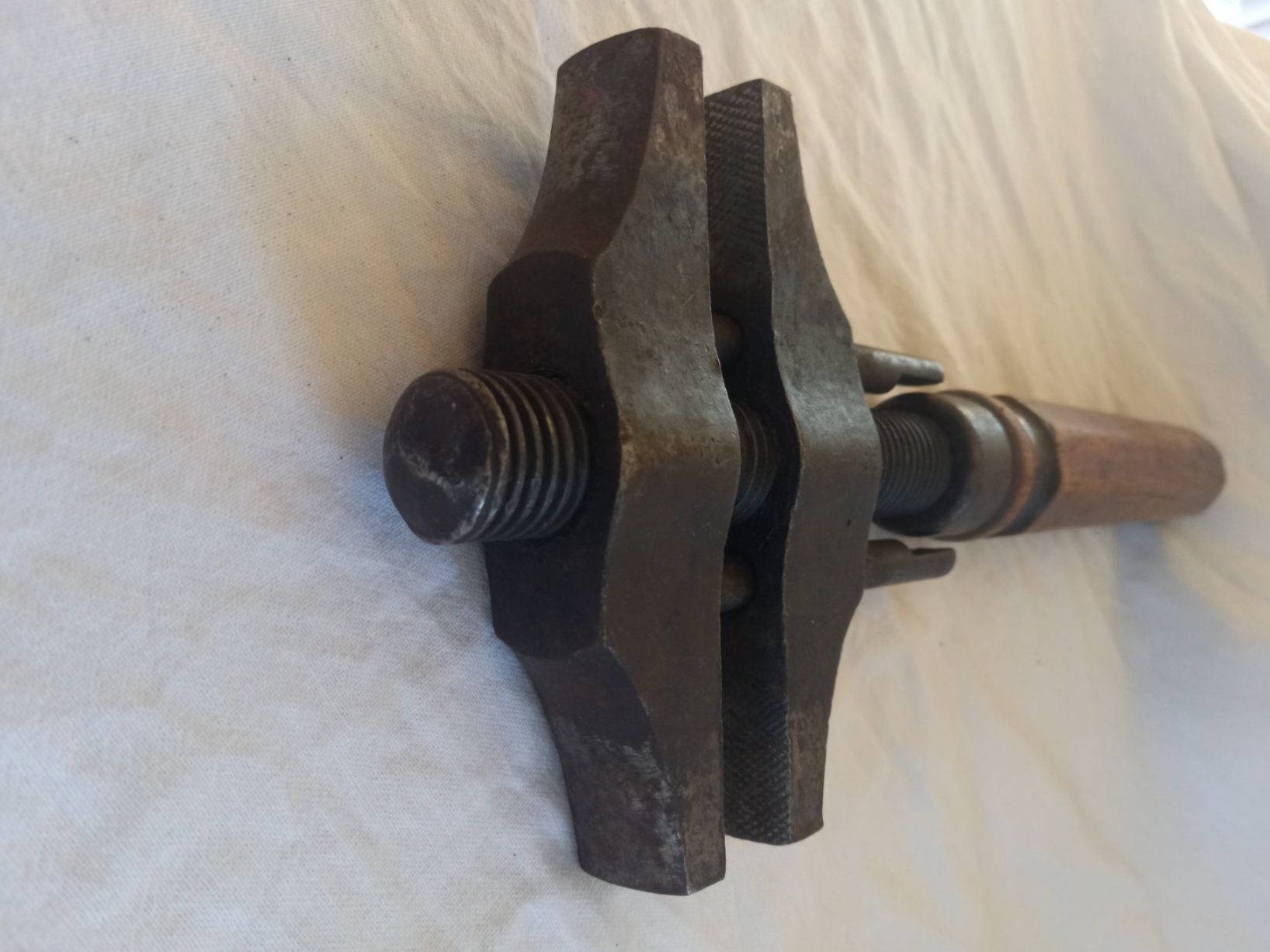 Tutti gli attrezzi: Clé à molette ancienne avec manche en bois – Usato da Rossens FR venduto da Souris1 6