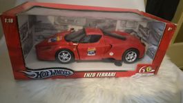 Hot Wheels 1:18 Enzo Ferrari rot Modellauto Geöffnet