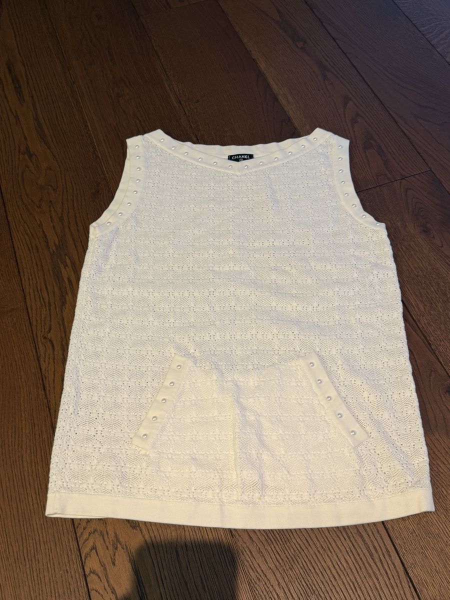 Chanel Tops: CHANEL Tank Top White Size 34  – D'occasion à Pfäffikon SZ par NicMarKom