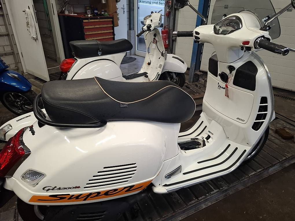 Vespa Scooter: Piaggio VespaGTS Super300 – Difettoso da Hefenhofen venduto da Garage_Barone 3