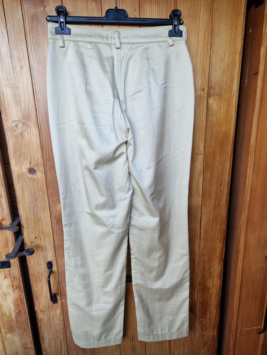 Pantaloni: Pantalon couleur or clair brillant. Taille 38. – Usato da Gryon venduto da dra_qxh2 1