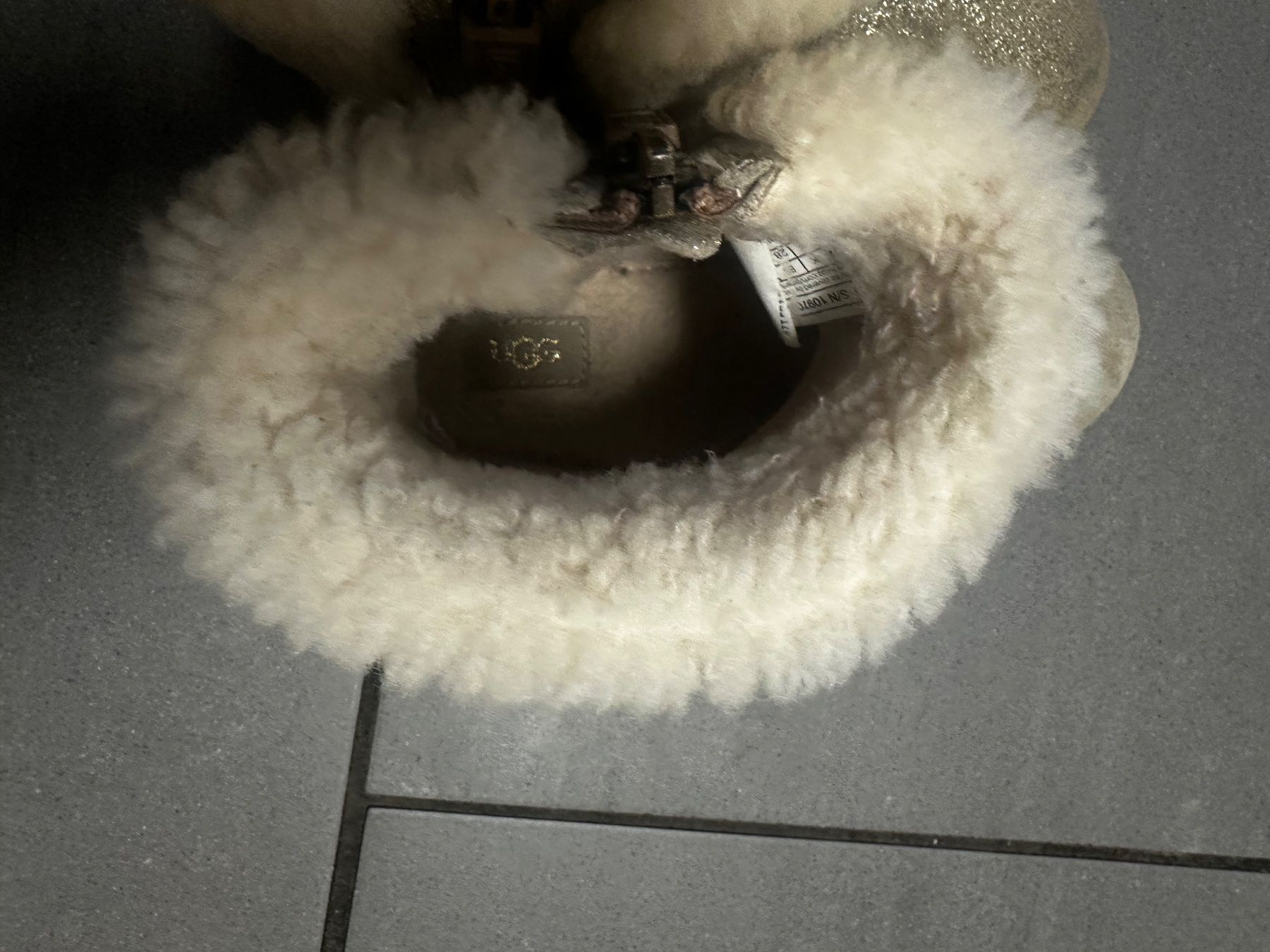 Ugg Scarpe per ragazze: UGG Girl Boots gr.28.5 – Usato da Zürich venduto da Bybyana 3