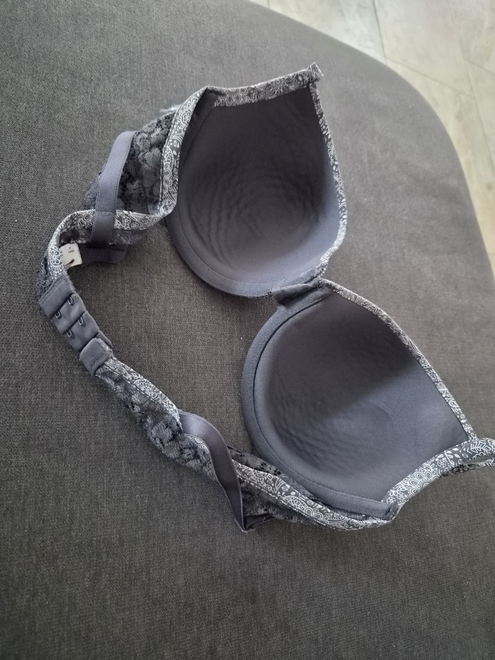 Esprit Sonstige Unterwäsche: Damen BH Grösse 85B von Esprit – Gebraucht aus Niederrohrdorf von Miripfiri 2