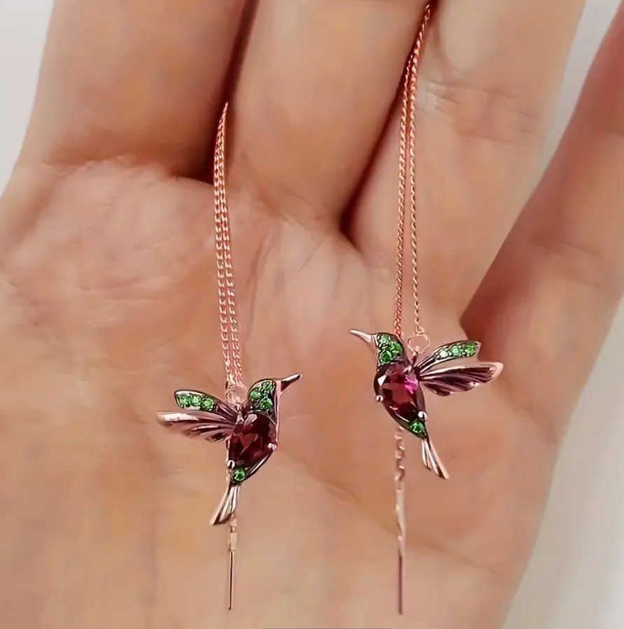 Ohrringe & -stecker: Boucles d'oreille en forme de colibri – Neu und originalverpackt aus Meyrin von Nostalgica 2