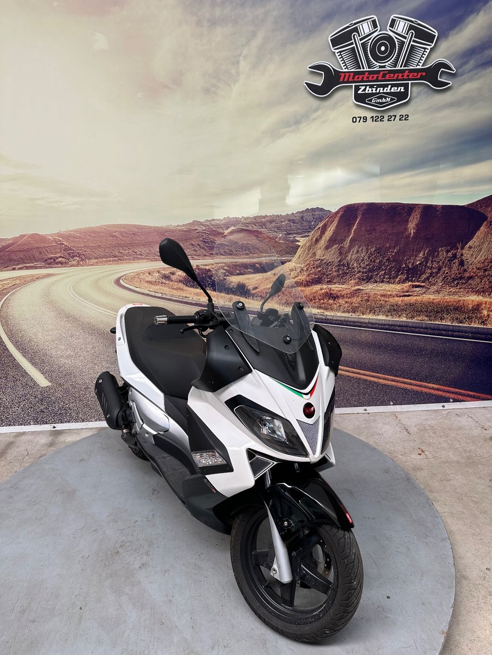 Aprilia Scooter: Aprilia SR 300 MAX mit MFK ab 2999.00 – Usato da Liebistorf venduto da motocentergmbh 1