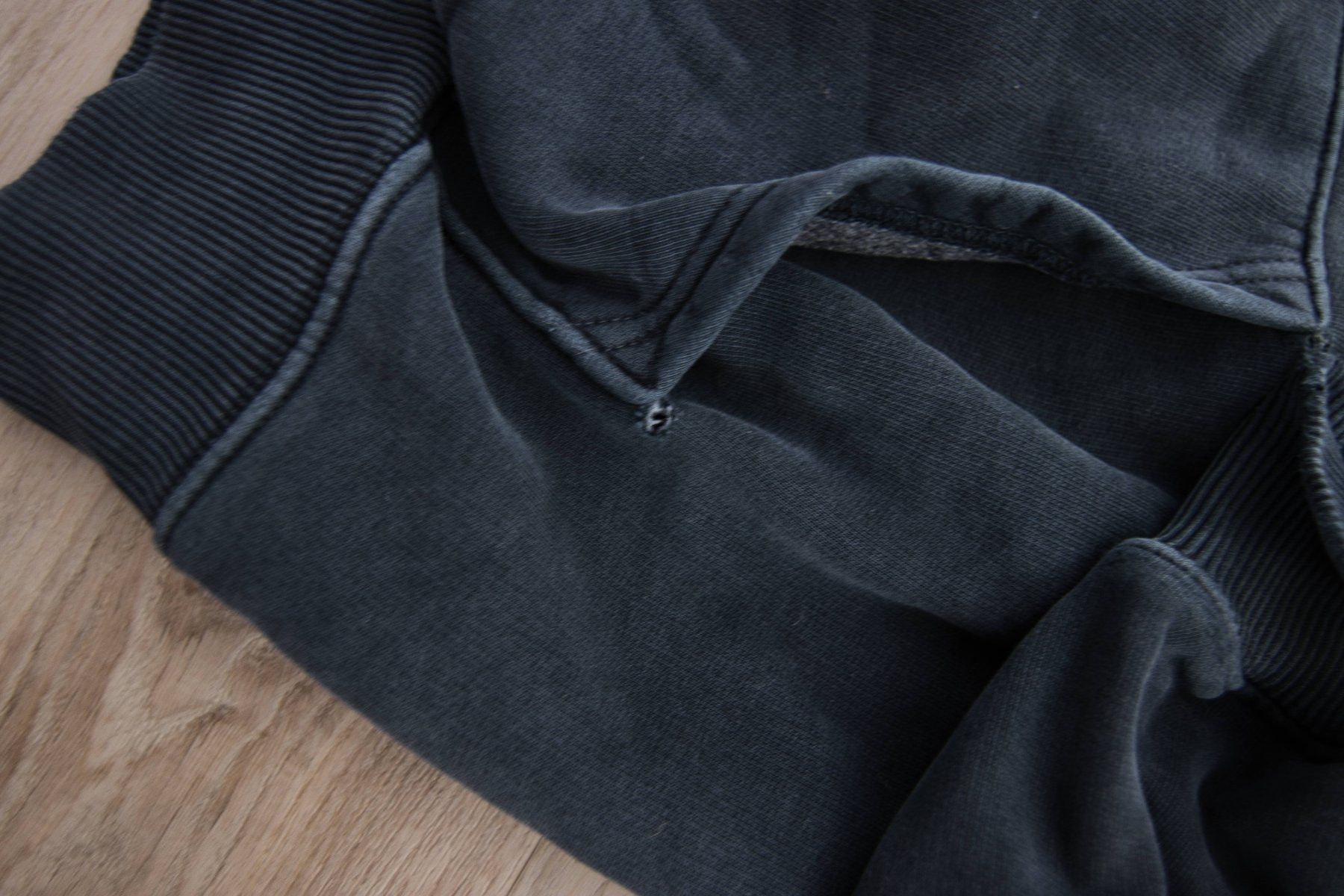 Pullover & Sweatshirts: PEQUS Hoodie Schwarz – Gebraucht aus Diessenhofen von cyr_m2pb 4