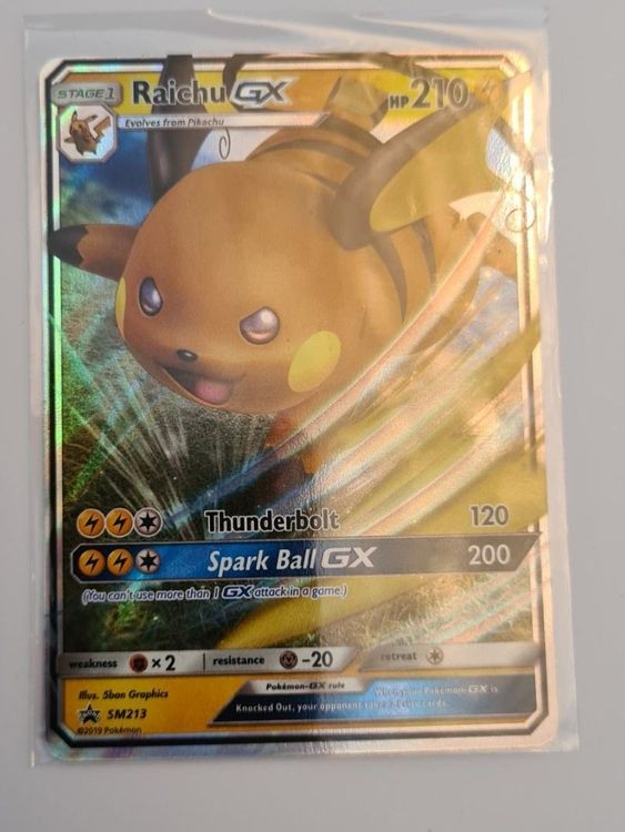 Raichu GX SM213 Promokarte (Hidden Fates) + TitanCards® Toploader – Offizielle Pokémon-Karte