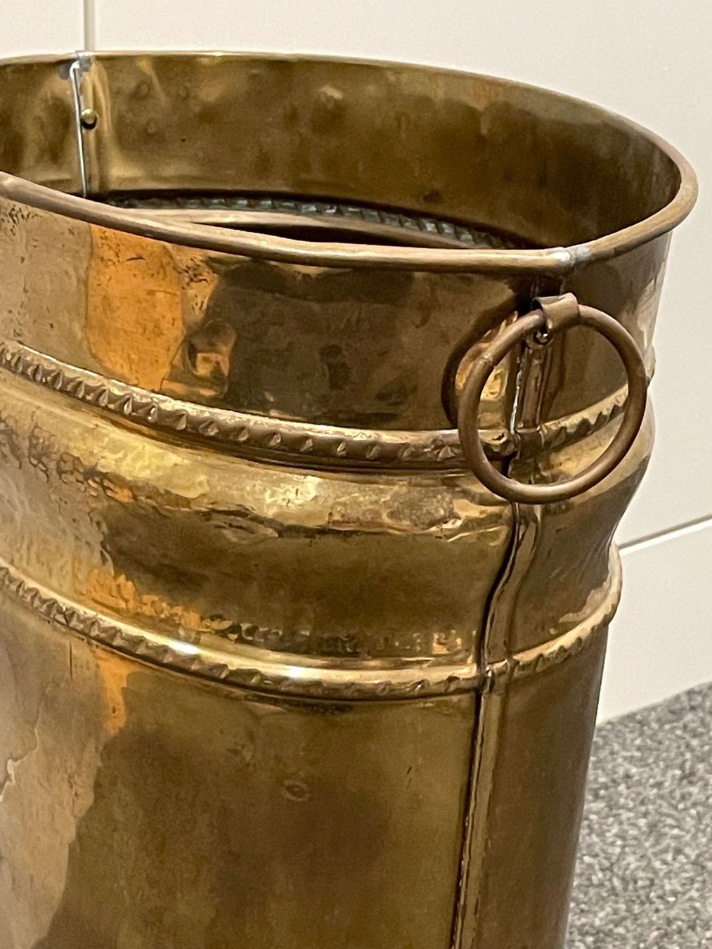Altri mobili per ufficio: Vintage Schirmständer aus Messing – Usato da Zürich venduto da plumita 2