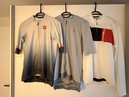 Castelli-Radtrikots x3 + Trägerhosen x2 – Grössen M/L