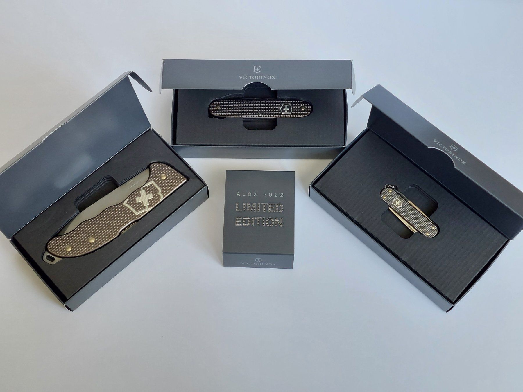 Victorinox Coltelli tascabile: Victorinox Limited Edition 2022 - Set – Nuovo e nell'imballaggio originale da Liebefeld venduto da Helveticus6